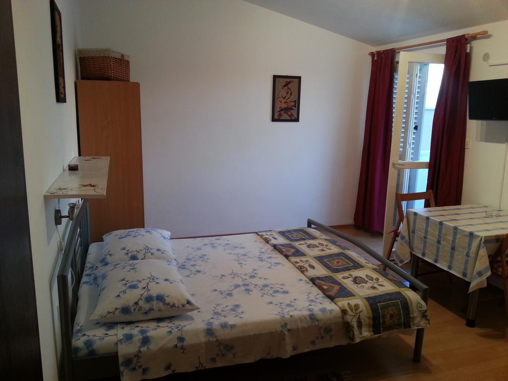 Studio Apartments Ivica 프리모스턴 객실 사진
