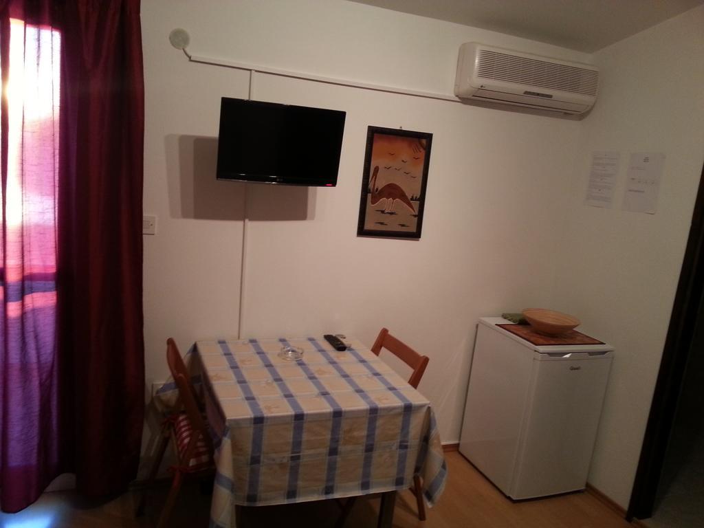 Studio Apartments Ivica 프리모스턴 객실 사진